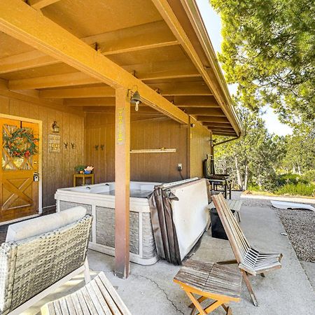 Peaceful Strawberry Cabin Fire Pit And Hot Tub Pine ภายนอก รูปภาพ