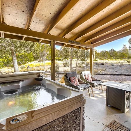 Peaceful Strawberry Cabin Fire Pit And Hot Tub Pine ภายนอก รูปภาพ