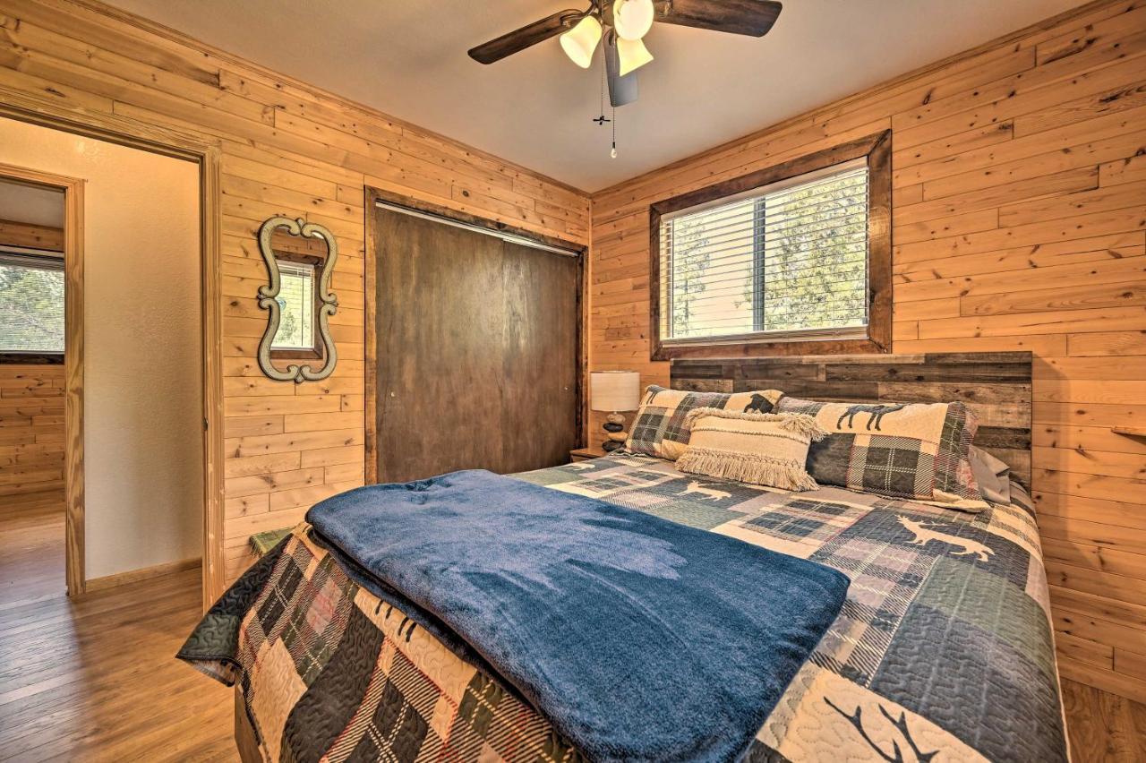 Peaceful Strawberry Cabin Fire Pit And Hot Tub Pine ภายนอก รูปภาพ
