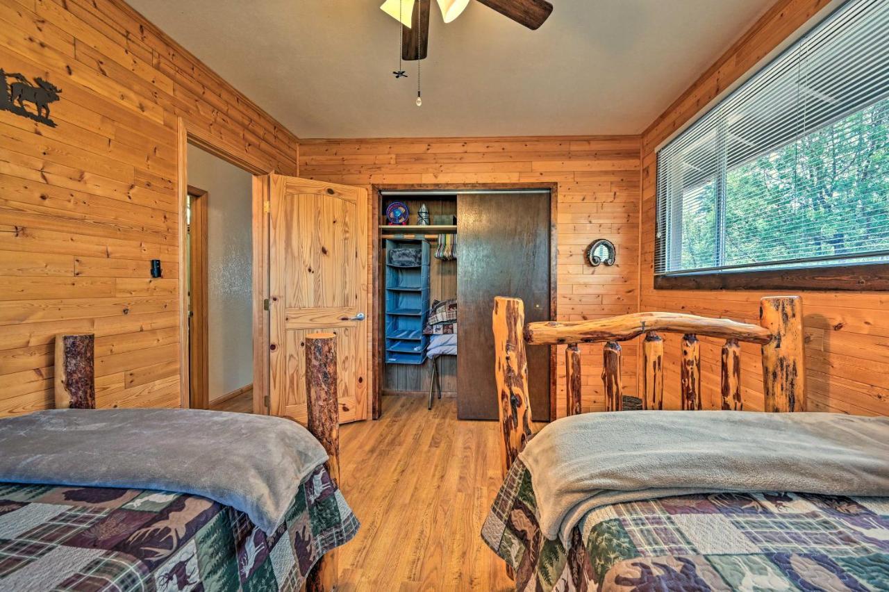 Peaceful Strawberry Cabin Fire Pit And Hot Tub Pine ภายนอก รูปภาพ