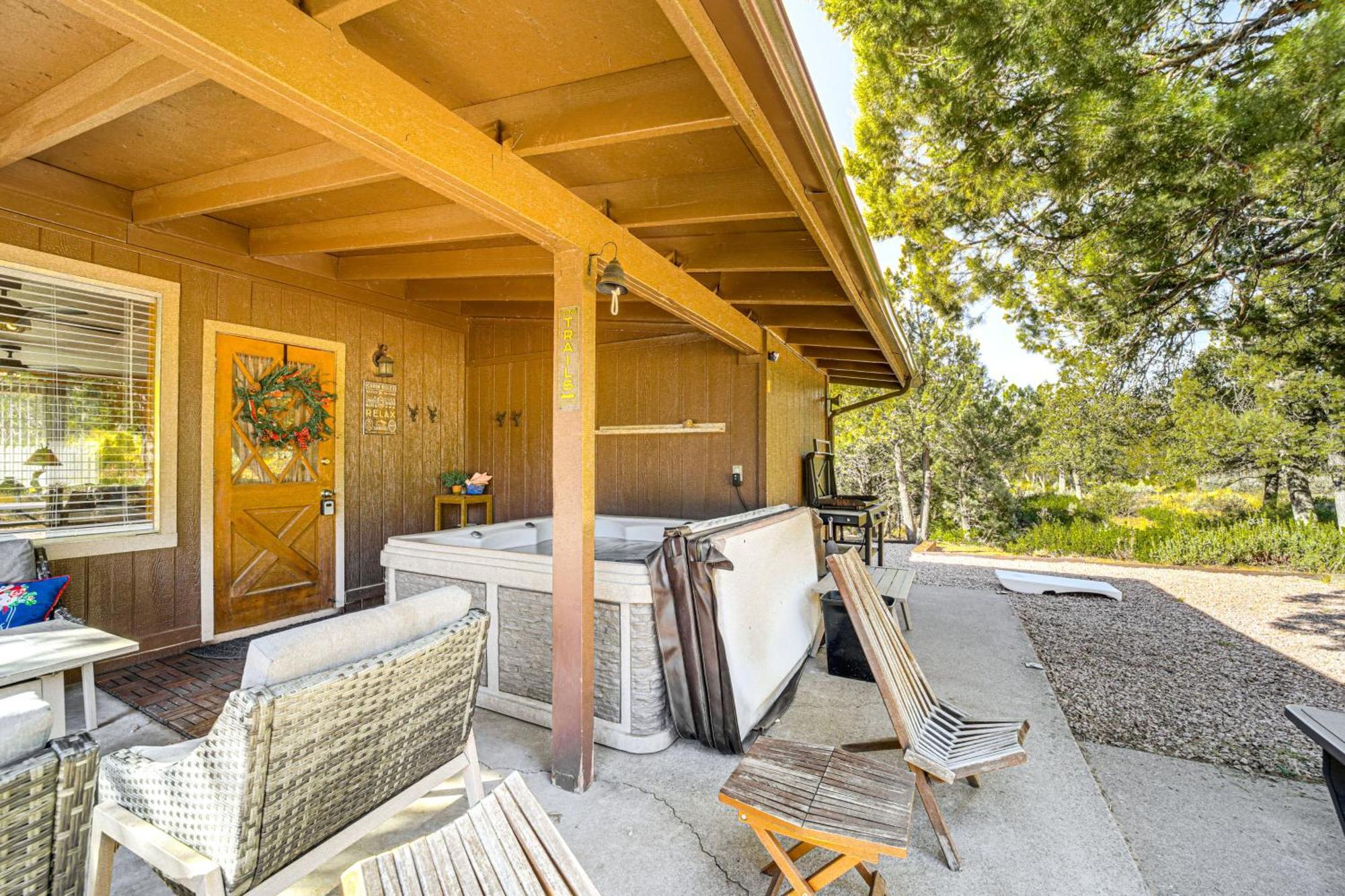 Peaceful Strawberry Cabin Fire Pit And Hot Tub Pine ภายนอก รูปภาพ