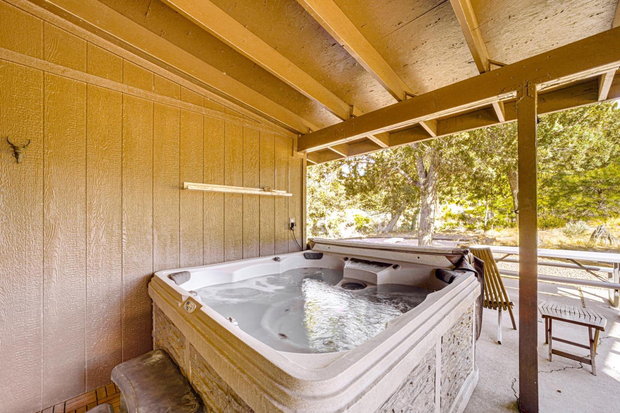 Peaceful Strawberry Cabin Fire Pit And Hot Tub Pine ภายนอก รูปภาพ