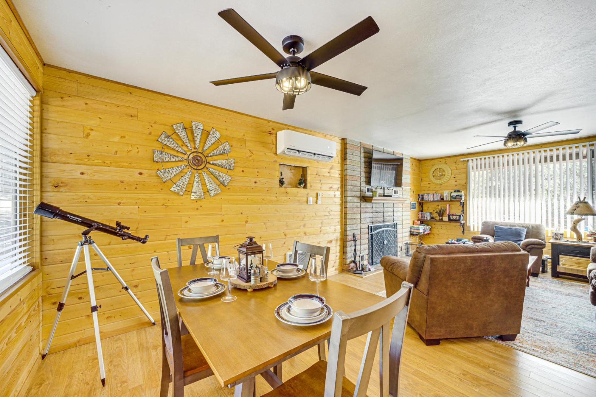 Peaceful Strawberry Cabin Fire Pit And Hot Tub Pine ภายนอก รูปภาพ