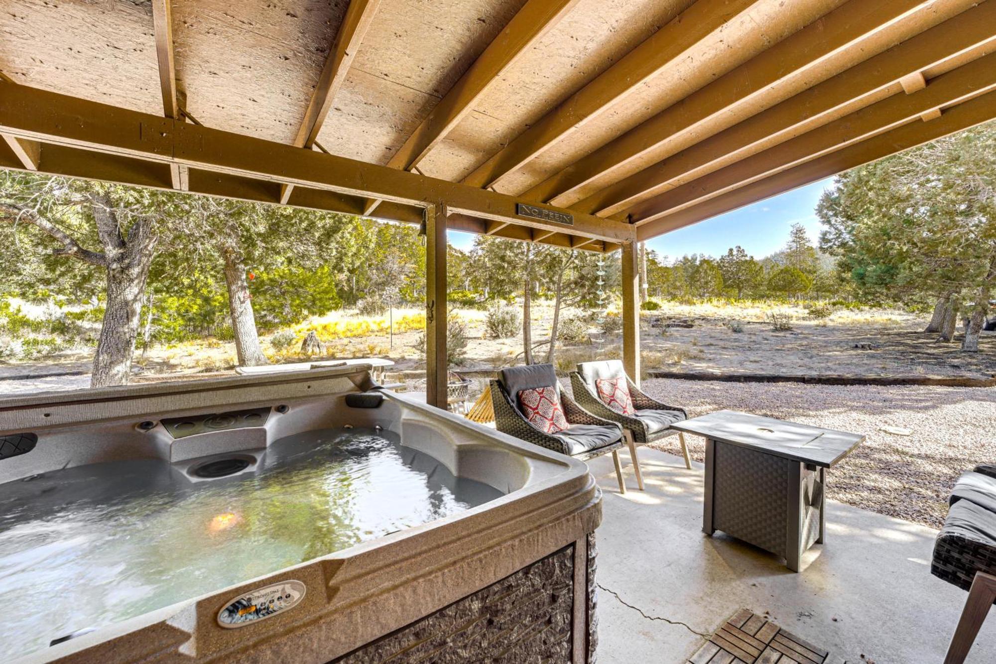 Peaceful Strawberry Cabin Fire Pit And Hot Tub Pine ภายนอก รูปภาพ
