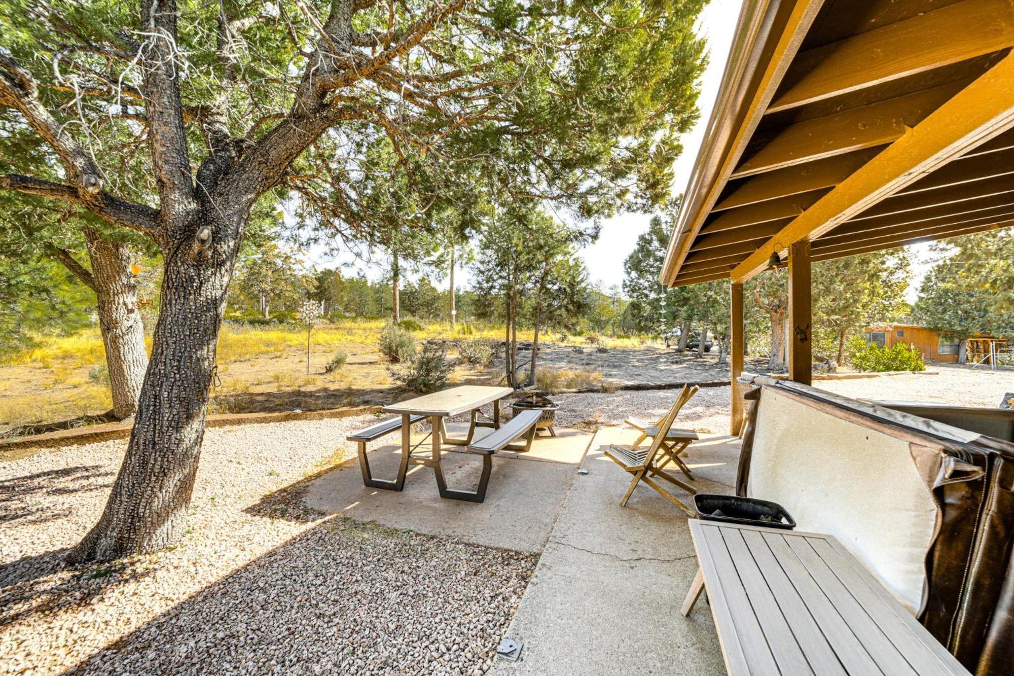 Peaceful Strawberry Cabin Fire Pit And Hot Tub Pine ภายนอก รูปภาพ